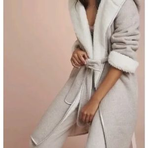 Pure & Good fleece robe with pockets!